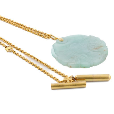 Carved Disc Jade Pendant, 21ct Gold 76.8g