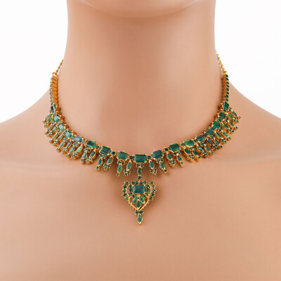 18.77ct Vintage Emerald Gold Necklace