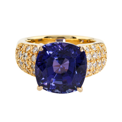 9.56ct Tanzanite & Diamond Ring