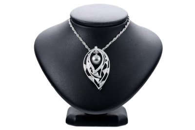 10.1mm Tahitian Pearl & Diamond Pendant*
