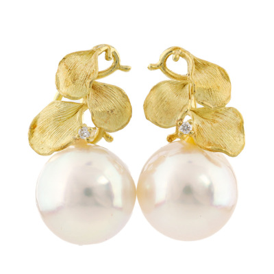 13.6-13.4mm South Sea Pearl & Diamond Earrings
