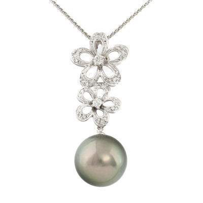 13.7mm Tahitian Pearl & Diamond Pendant