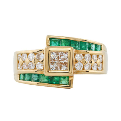 Diamond & Emerald 18ct Gold Ring