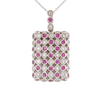 0.66ct Sapphire & Diamond Pendant