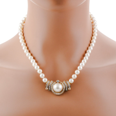 12.7mm Centre Pearl Necklace 18ct Gold