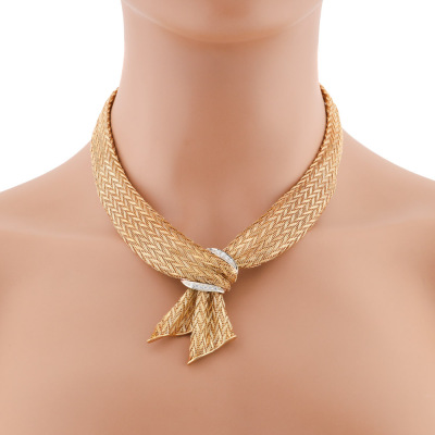 18ct Gold & Diamond Bow Necklace 69.8g