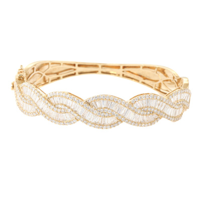 6.50ct Round & Baguette Diamond Bangle 18ct Gold