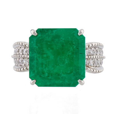 10.86ct Colombian Emerald & Diamonds Ring