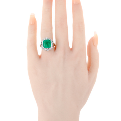 5.18ct Emerald & Diamond Ring - 7