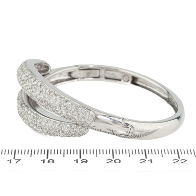 5.60ct Diamond Bangle 18ct gold 34.9g - 3