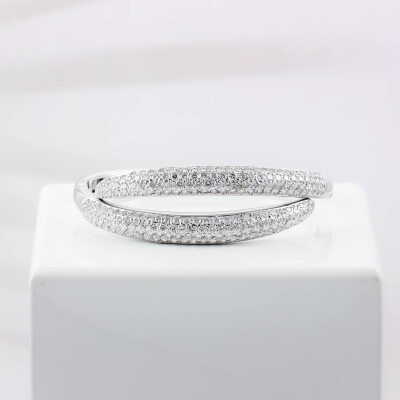 5.60ct Diamond Bangle 18ct gold 34.9g - 6