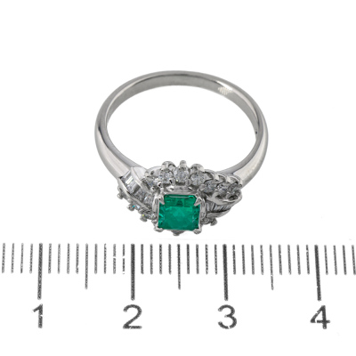 0.43ct Emerald & Diamond Ring - 2