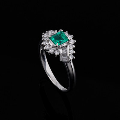 0.43ct Emerald & Diamond Ring - 5