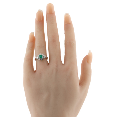 0.43ct Emerald & Diamond Ring - 6