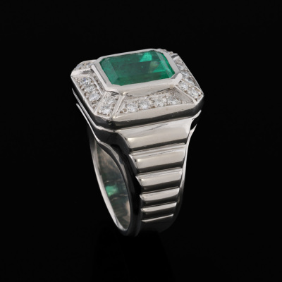 3.78ct Emerald & Diamond Ring - 6