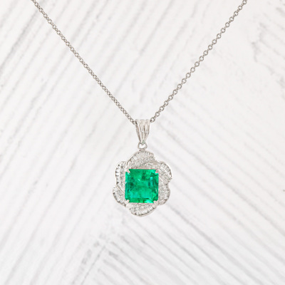 4.30ct Colombian Emerald & Diamond Pendant - 2