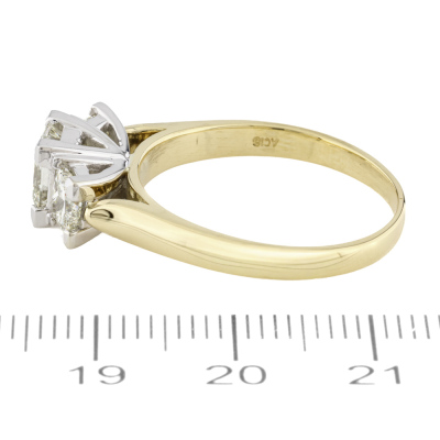 2.00ct Princess Cut Diamond Trilogy Ring - 3