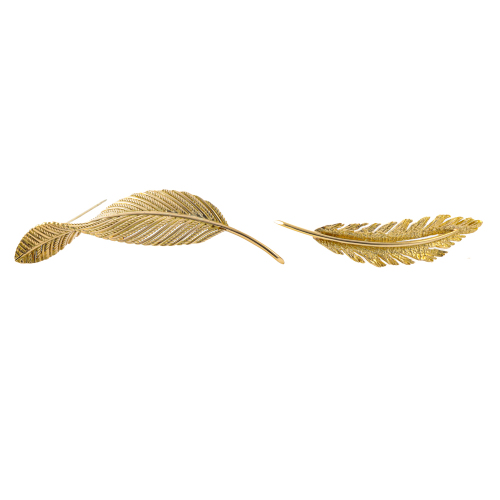 Two 18ct Gold Feather Brooches, 15.1g
