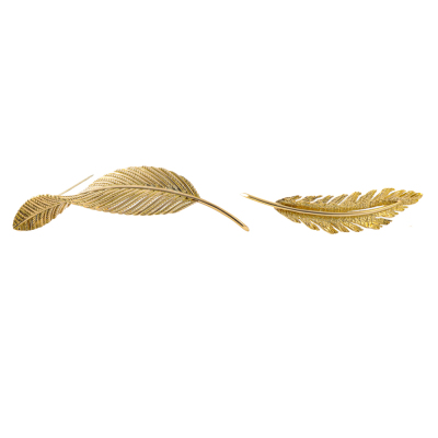 Two 18ct Gold Feather Brooches, 15.1g