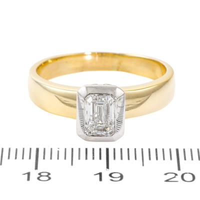 0.85ct Emerald Cut Diamond Solitaire Ring - 2