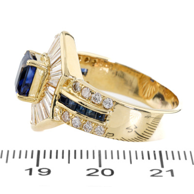 1.95ct Sapphire & 2.10ct Diamond Ring - 3