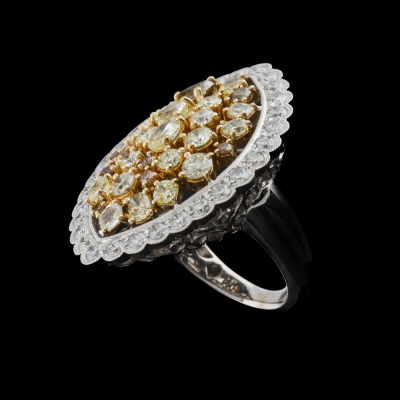 4.40ct Fancy Yellow & White Diamond Ring - 6
