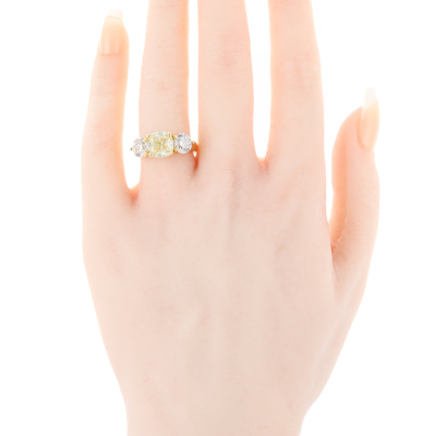 5.02ct Diamond Trilogy Ring GIA Fancy Yellow VS1 - 2